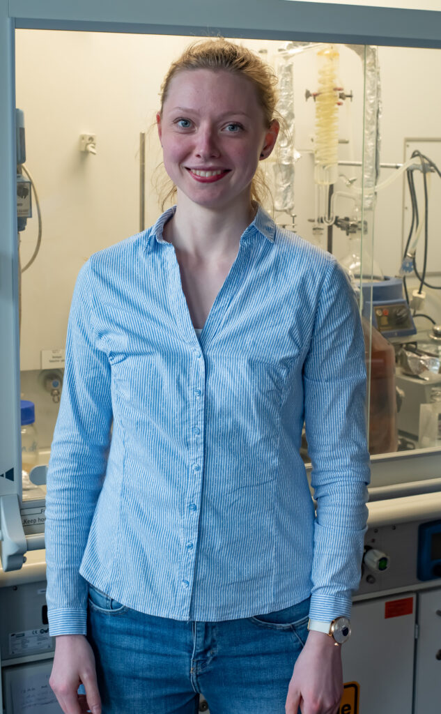An image of Laura Fietzke in the lab